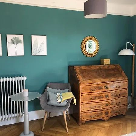 Au Dans De Charme