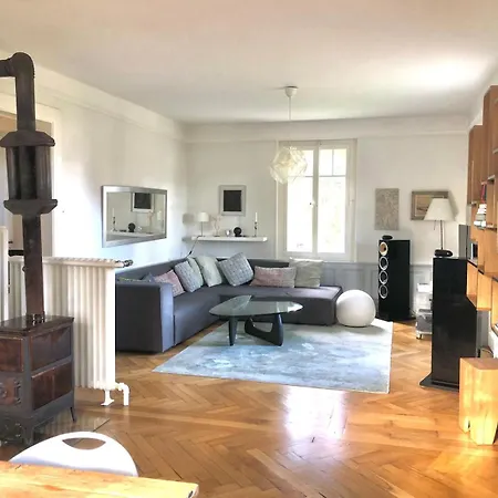 Au Dans De Charme